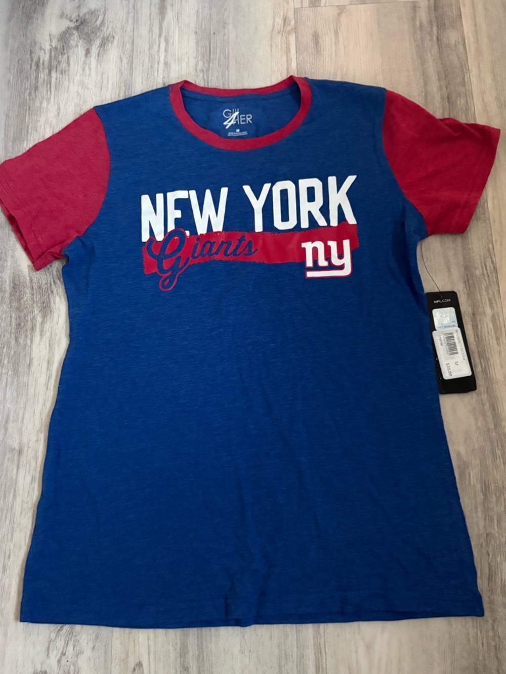 New York Giants NFL Woman Medium Tee Shirt NWT 4Her by Carl Banks